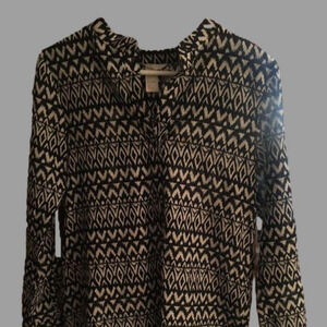 Ladies Black and White Blouse new without tag.